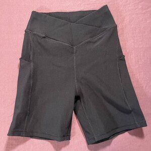 Ribbed Bike shorts in black with pockets - size small